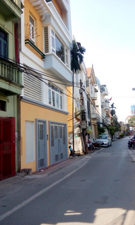 Bán nhà nguyên căn phố Âu cơ phường Nhật Tân, giá thoả thuận, khu dân cư đông đúc