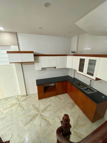 Bán nhanh trong tuần nhà Hồ Tùng Mậu Xuân Thủy Cầu Giấy, DT 46m2*5T giá 4,7 tỷ
