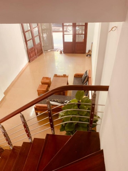 Bán nhà nguyên căn Thạch Bàn, Long Biên, ô tô vào nhà, dt 70m2, giá bán 2.4 tỷ