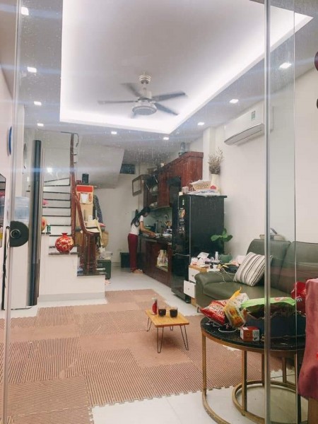 Cần bán gấp nhà 30m phố Thái Hà, ngõ trước nhà rộng 2m, giá 4.7 tỷ, lhcc