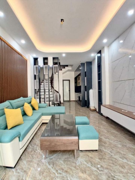 Bán nhà trung tâm Ba Đình oto vào tận cửa view thoáng 30m ra mặt phố, 4 tầng đúc
