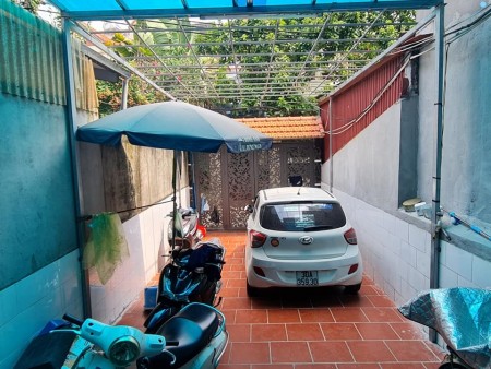Bán nhà Ngọc Thuỵ Long Biên, dt 110m2, 3 tầng giá 5.5 tỷ, gara ô tô cách phố 20m