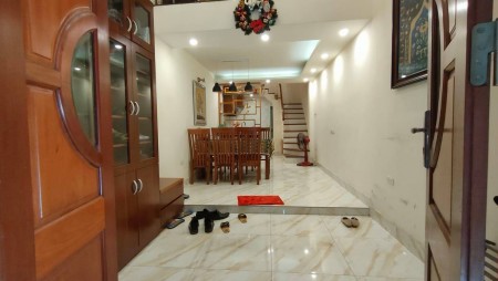 Bán nhà riêng tại ngõ 290 Kim Mã, full nội thất ở ngay, trung tâm Ba Đình