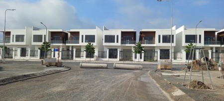 Bán nhà mặt tiền sát quốc lộ 1A khu đô thị Bầu Xéo Trảng Bom Đồng Nai, giá rẻ vị trí đẹp, hạ tầng đồng bộ