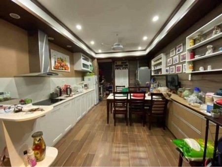 Mặt phố trong đê, đường Âu Cơ diện tích 123m x 4 tầng, mt 8m, giá bán 30 Tỷ