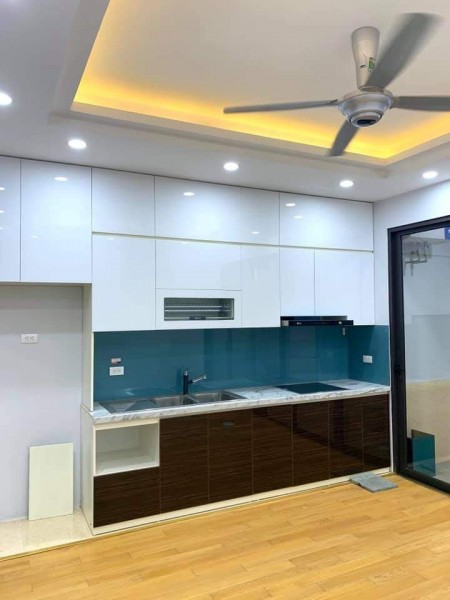 Siêu Hiếm Lạc Long Quân Ô tô diện tích sử dụng 82m2, đúc 3 tầng giá 10.6 tỷ