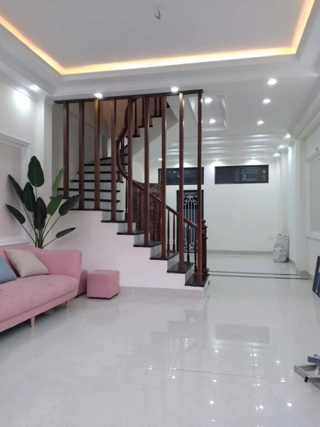 Bán nhà Cầu Diễn dt 40m2, 5 tầng, nở hậu, ngõ thông Kinh doanh, ô tô đỗ cổng, giá chỉ 3 tỷ