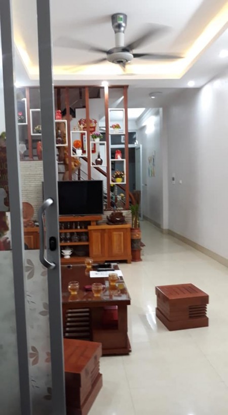 Bán nhà ngõ ô tô vào nhà, 4 phòng ngủ, dt 45m2 5 tầng, Tư Đình, Quận Long Biên