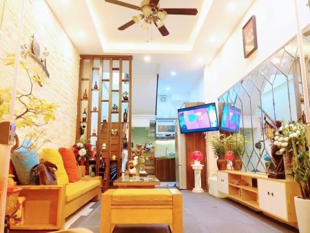 Bán nhà vị trí vàng Cầu Giấy Quận Cầu Giấy, dt 50m2, 5 tầng, mt 4m, giá bán chỉ 4 tỷ