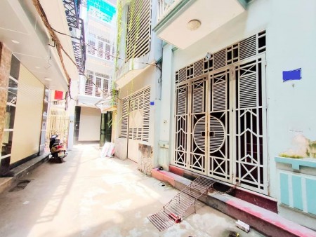 Bán nhà Hoàng Mai, lô góc ngõ rộng dt 40m2, 5 tầng, 6 phòng giá nhỉnh 3 tỷ, lhcc