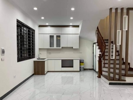 Chính chủ bán gấp nhà Dịch Vọng Cầu Giấy, dt 52m, giá bán 6 tỉ, nhà mới, rất đẹp