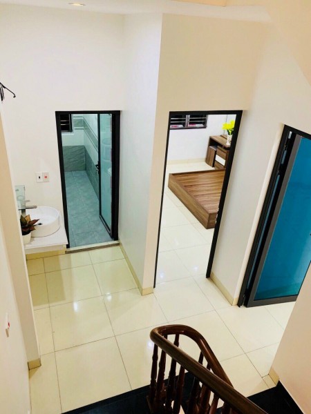 Bán Nhà Ngõ Vũ Hựu Tặng Nội Thất Chỉ Việc Ở, dt 47.2m2, gần chợ, tiện tích đủ