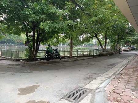 BÁN NHÀ RIÊNG NGỌC THUỴ,MỚI ĐẸP,Ô TÔ ĐỖ CỔNG 40M,MT 5M, 3,3tỷ