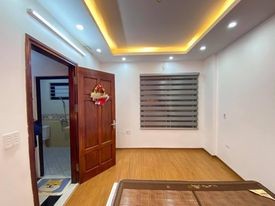 Ngõ rộng ô tô 30m mặt phố cạnh gần hồ mát mẻ đi bộ ra chợ, giá 2.7 tỷ, Kiến Hưng