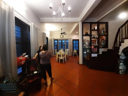 Bán nhà Hoàng Quốc Việt, phân lô, Ô tô, kinh doanh giá bán 5.1 tỷ, dt 55m2
