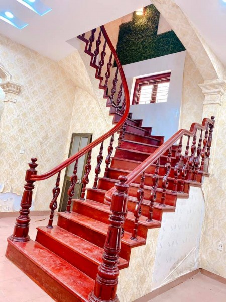 Bán lô góc dân xây ngõ thông gần phố Hoàng Như Tiếp, 4 tầng đúc, giá bán 4.45 tỷ, sổ sẵn
