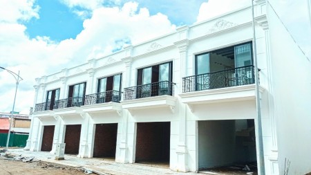 Bán nhanh 2 căn shophouse 1 trệt 1 lầu mới xây dựng nằm ngay chợ trung tâm, hỗ trợ vay