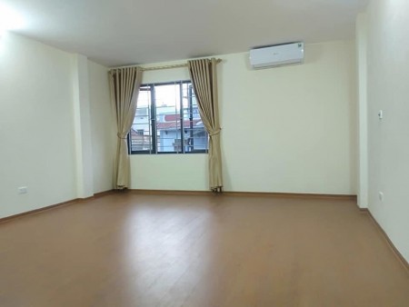 Có nhà đẹp mặt tiền rộng 4.7m chỉ 2.7 tỷ 5 tầng gần trung tâm Hà Đông, sổ chính chủ