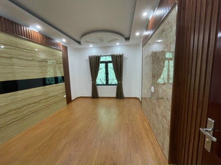 Bán nhà mặt phố Nguyễn Thị Định, dt 68m2, mt 4m, 4 tầng, 3 ngủ, gara, 5.5 tỷ, nhà đẹp