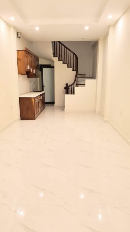 Bán nhà chính chủ một bước ra Hồ Tây, dt 34m2, mặt tiền 3m, giá bán 12 tỷ