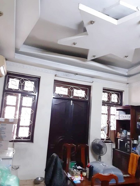 Mặt phố Hàng Muối bán nhà rộng 65m2, hai mặt phố trước sau. Vỉa hè đá bóng