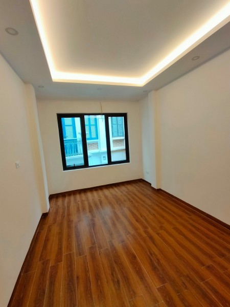 Siêu Hiếm Bán Nhà Thịnh Quang, Đống Đa dt 29m2, 5 tầng, giá chỉhHơn 2 Tỷ.