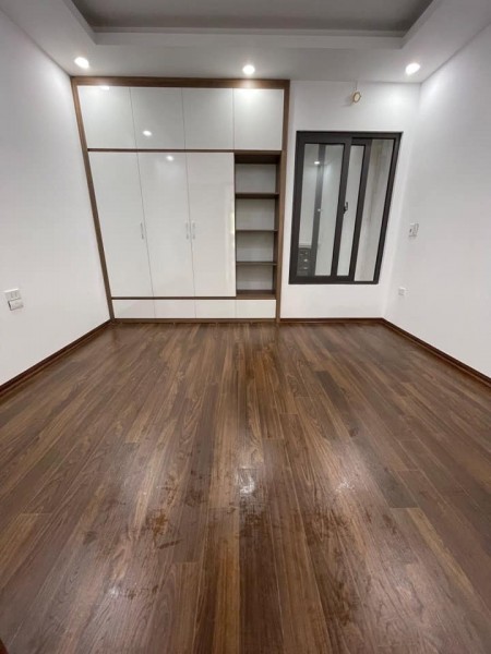 Bán nhà chính chủ giá chỉ nhỉnh 4 tỷ có ngay phố Đại Từ 5 tầng LH: 0914736203