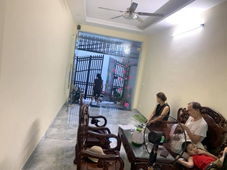 Bán nhà Định Công dt 55m2, diện tích lớn, ngõ rộng ôtô lý thuyết, thoáng trước sau giá 4.8 tỷ