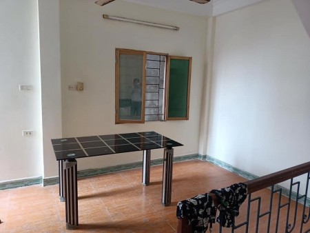 Bán nhà đường Láng, có nhà trung tâm Đống Đa, giá bán 2.25 tỷ, sổ đỏ đẹp