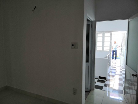 Khu vực sầm uất Phan Xích Long dt 40m2, 3 lầu, nở hậu 3.7 hỗ trợ nhanh giá bán chỉ 5 tỷ