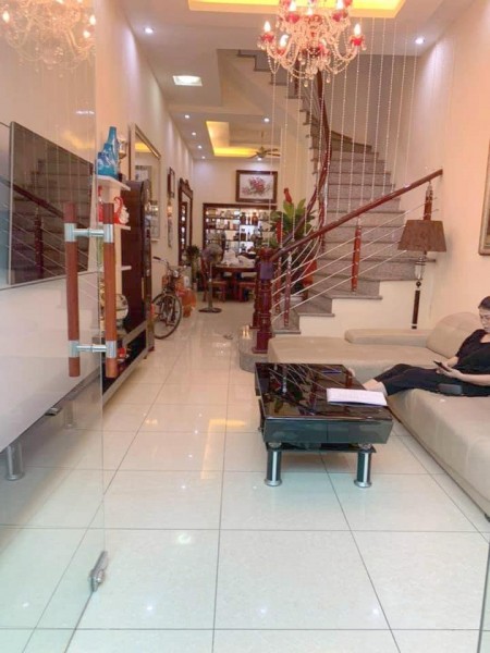 Nhà đẹp Xã Đàn dt 68m2, đúc 4 tầng, mt 4,3m giá bán 11,5 tỷ kinh doanh ô tô tránh
