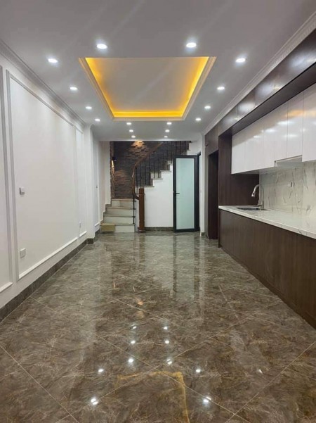 Bá nhà phố Cù Chính Lan, diện tích 30m2, 6 tầng, xe tải nhẹ ra vào thoải mái