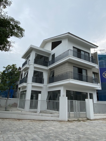 Bán BT 3,5 tầng, dt 200m2, mặt tiền 10m công viên âm nhạc Đô Nghĩa, giá 50tr/m2