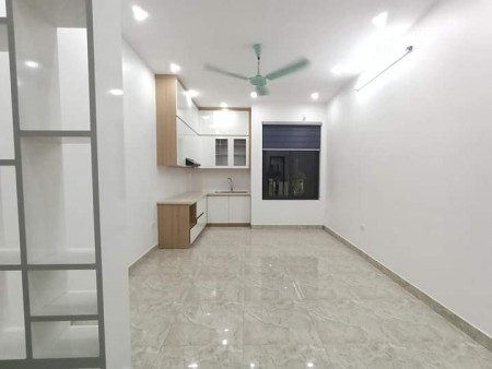 Bán nhà chỉ 2.75 tỷ nhà 5 tầng đẹp ở ngay, khu vực Lĩnh Nam, ngõ ô tô tránh, vô vàn tiện ích