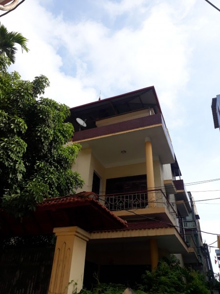 Bán gấp nhà phố Trâu Quỳ, Gia Lâm, diện tích 120m2, mt 9m, nhà 3 tầng xây kiên cố, công năng đỉnh