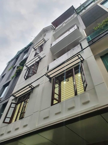 Bán nhà Hoàng Quốc Việt Cầu Giấy dt 52m2, 5 tầng, mt 6.8m, ô tô tránh vào nhà rất tiện