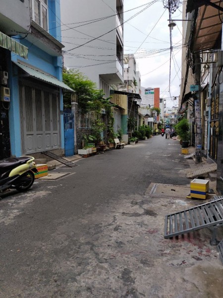 Nhà gấp bán sát bên Aeon Tân Phú, diện tích 83m2, 4 tầng BTCT, giá siêu rẻ chỉ 6.3 tỷ