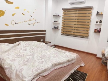 Bán nhà Trương Định nhà đẹp hoàn mỹ, bước ra cửa là phố, dt 65m2, mt 4.3m, giá bán 5.6 tỷ.
