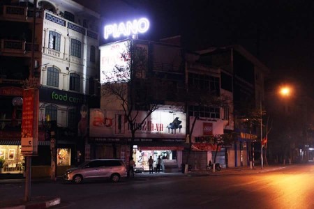Bán gấp nhà Kim Mã diện tích 60m2 mặt tiền 6.8m oto vào nhà, nhà đẹp ở luôn