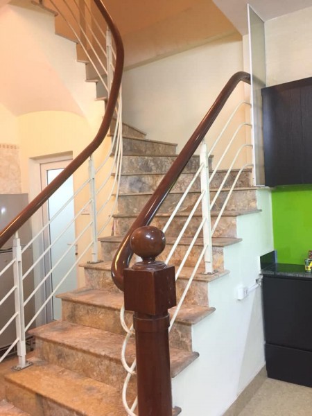 Bán nhà bộ Công An Phạm Văn Đồng, dt 44m2, mt 4.5m, 5 tầng đúc giá bán 3.8 tỷ, lh 0975513371