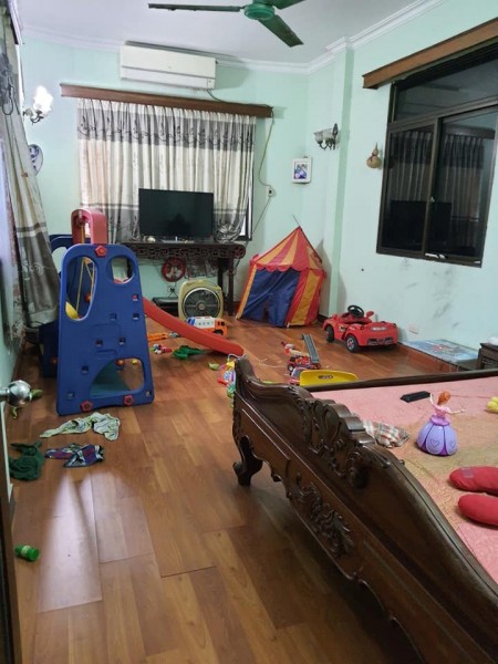 Bán nhà ngõ 132 phố Yên Hoa, 45m x 4 tầng, gần hồ, ở hoặc xây mới căn hộ cho thuê rất tốt