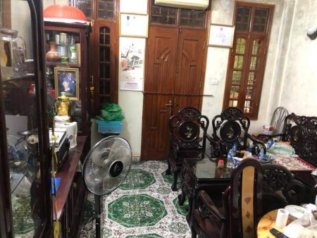 Gia đình đang rất cần bán nhà. phố Thái Hà dt 48m2, 5 tầng mt 4.2m, sổ đẹp chính chủ