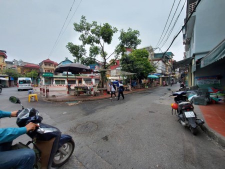 Bán nhà đẹp lung linh phố Chủ Huy Mân, Long Biên, dt 106m2, mt 7.5m, giá 5.7 tỷ