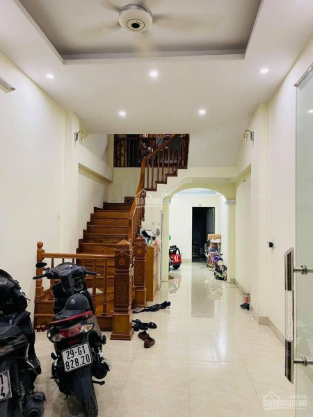 Cực đỉnh bán nhà Trung Kính, MT 4m, 5T, 60m2, 9 tỷ, phố VIP kinh doanh đỉnh
