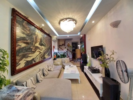 Chính chủ bán nhà ngõ 175 Lạc Long Quân, ô tô đỗ an sinh tuyệt vời dt 40m2, giá 4.1 tỷ