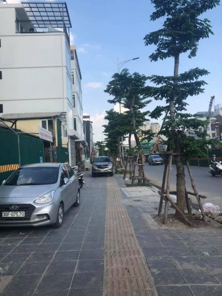 Bán tòa nhà mặt phố Đại La, lô góc, dt 40m2, mt 5.6m, 7 tầng, thang máy nhập giá 17 tỷ