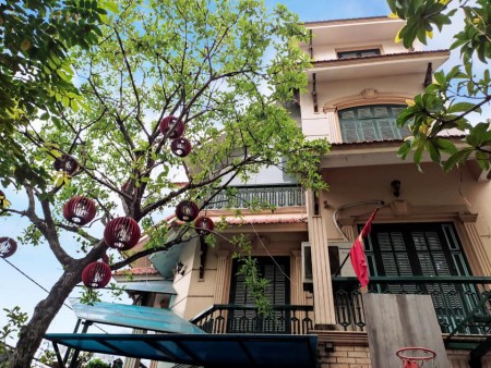 Siêu biệt thự Tây Hồ kinh doanh ô tô tránh, gần Hồ Tây, cực rẻ 139 triệu/m2