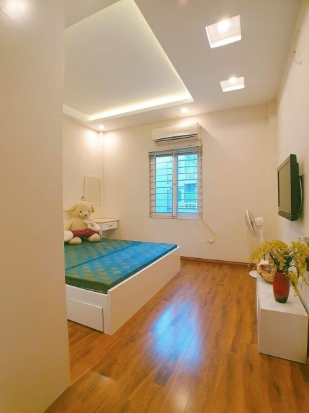 Bán nhà phố Láng Hạ, Ba Đình diện tích 33m2, 5 tầng, giá chỉ 3.55 tỷ. Liên hệ: 0368781929