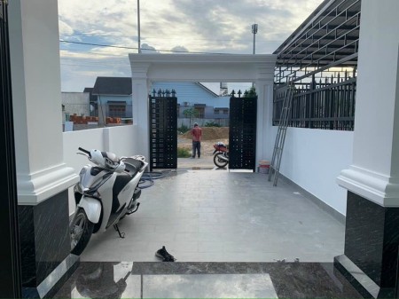 Bán nhà đất Phú Mỹ Thủ Dầu 1 Bình Dương vị trí đường thông, giá bán 2.75 tỷ