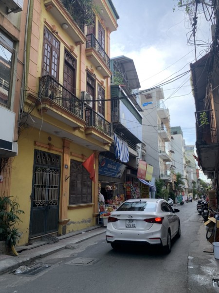 Chính chủ bán nhà gần cầu Chương Dương mặt tiền rộng đúc 3 tầng, giá 3xx tỷ